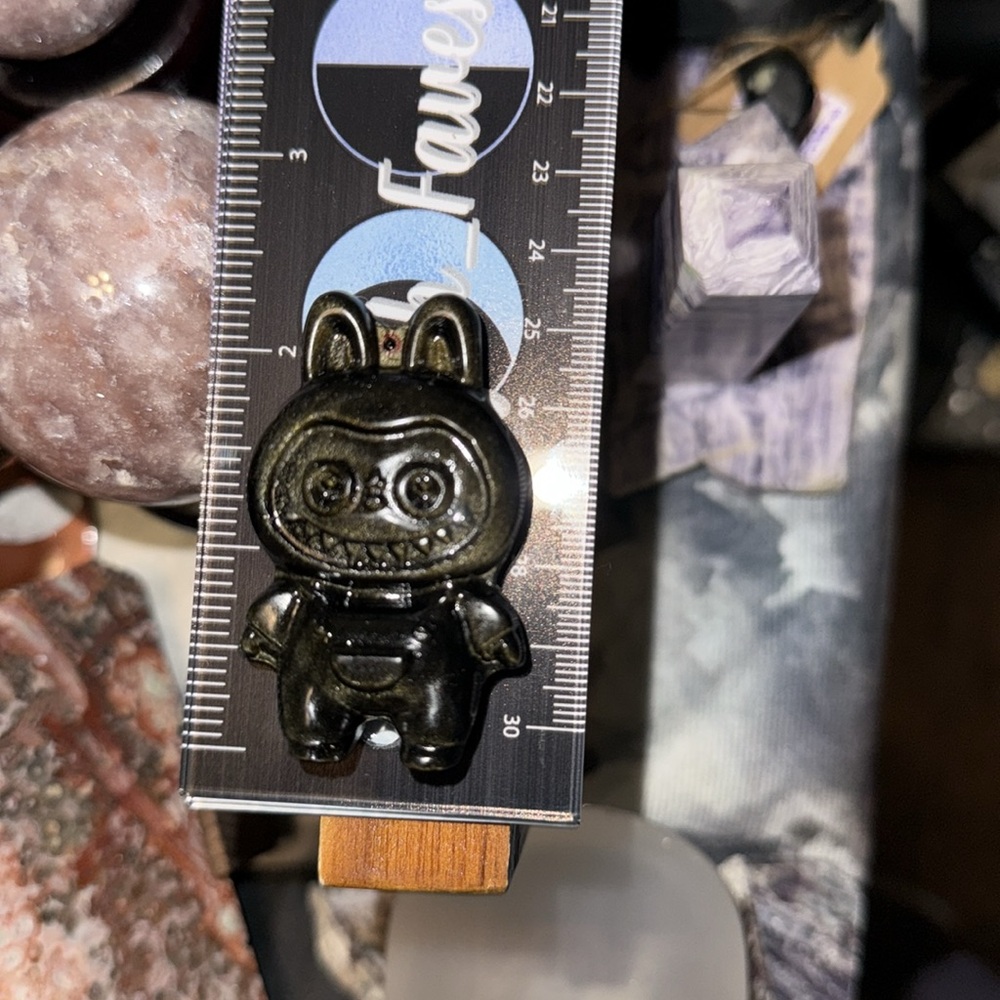 Labubu Golden Sheen Black Obsidian 2.25” approximately carving pendant Figure - Picture 3 of 9